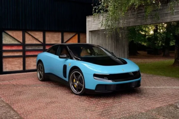 Ferrari’de Beklenmedik Yönetim Değişikliği: Pazarlama Direktörü Görevden Ayrıldı
