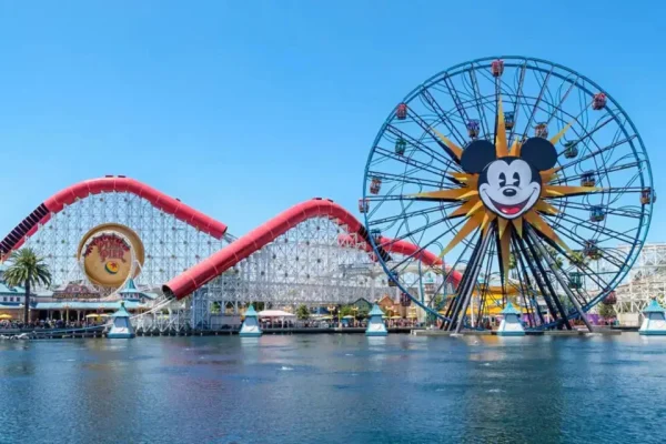 Disneyland 1 Milyarıncı Ziyaretçisini Ağırladı